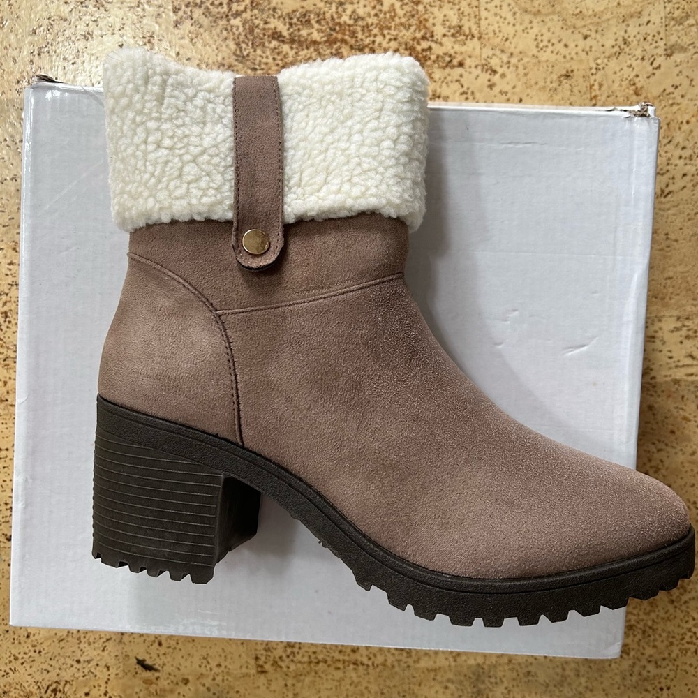 Olivia Miller Boots NEW in Box Size 9